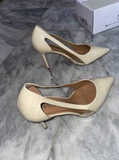 HEELS BRAND NEW METRO