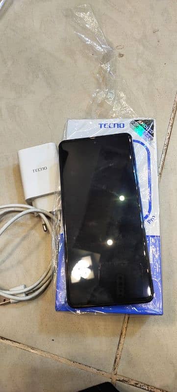 camon 20 pro 8*8 GB 256 in warranty 0