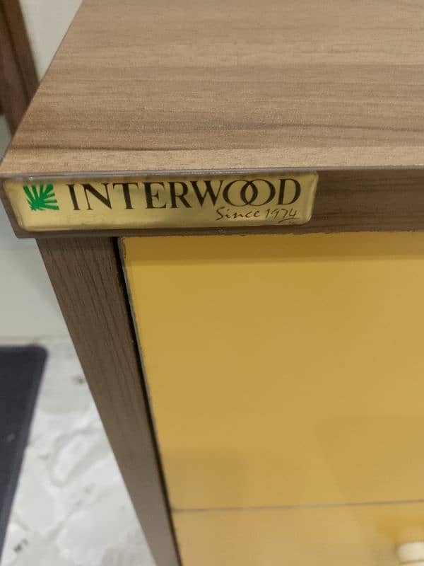 INTERWOOD Ka Study table Hai Bilkul New 0302.4404994 es nbr pa rbta kr 2