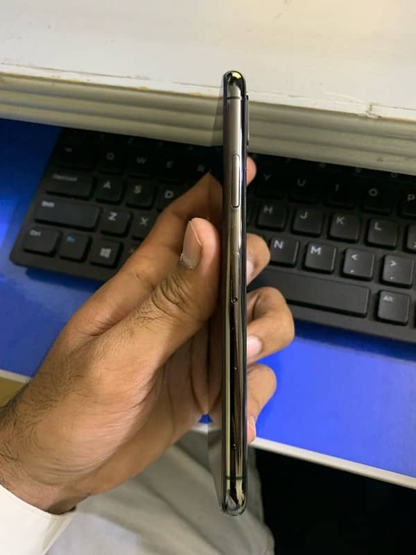 iphone x 64gb urgent sale 3