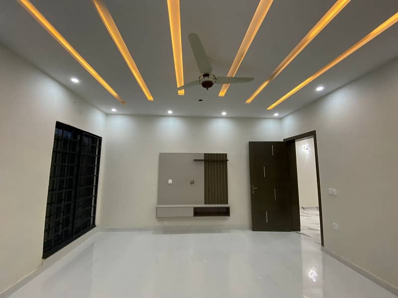 10 Marla Like A Brand New House Available For Sale Prime location Vvip House 0