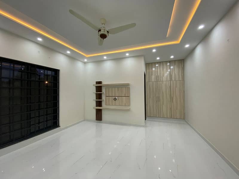 10 Marla Like A Brand New House Available For Sale Prime location Vvip House 1