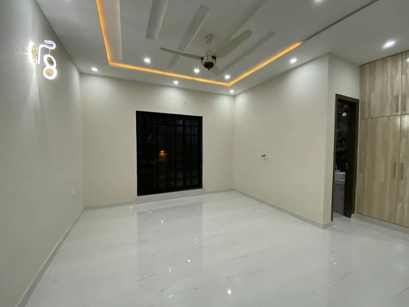 10 Marla Like A Brand New House Available For Sale Prime location Vvip House 3