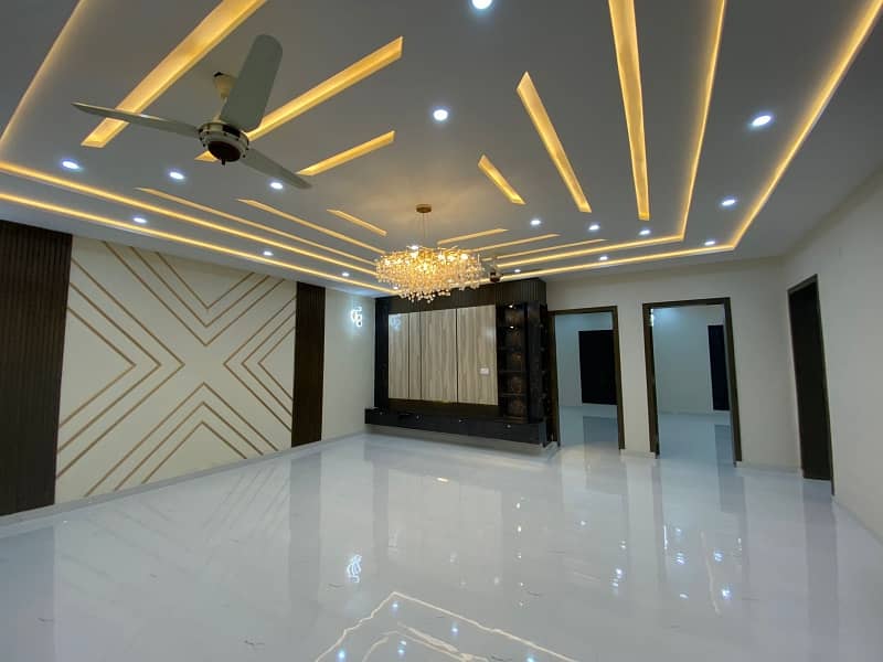 10 Marla Like A Brand New House Available For Sale Prime location Vvip House 9