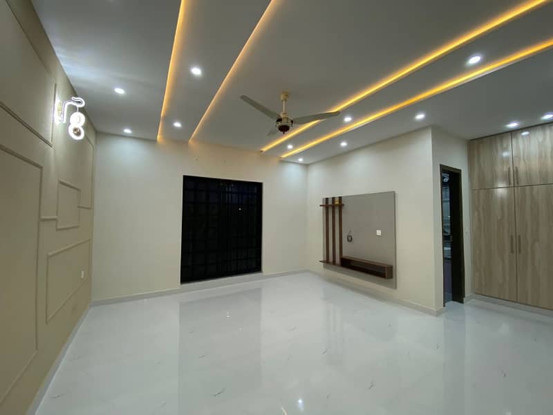 10 Marla Like A Brand New House Available For Sale Prime location Vvip House 10