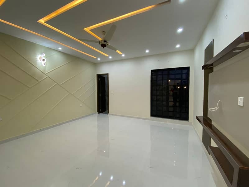 10 Marla Like A Brand New House Available For Sale Prime location Vvip House 13