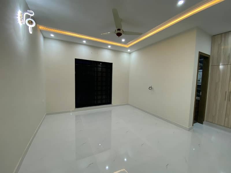 10 Marla Like A Brand New House Available For Sale Prime location Vvip House 14