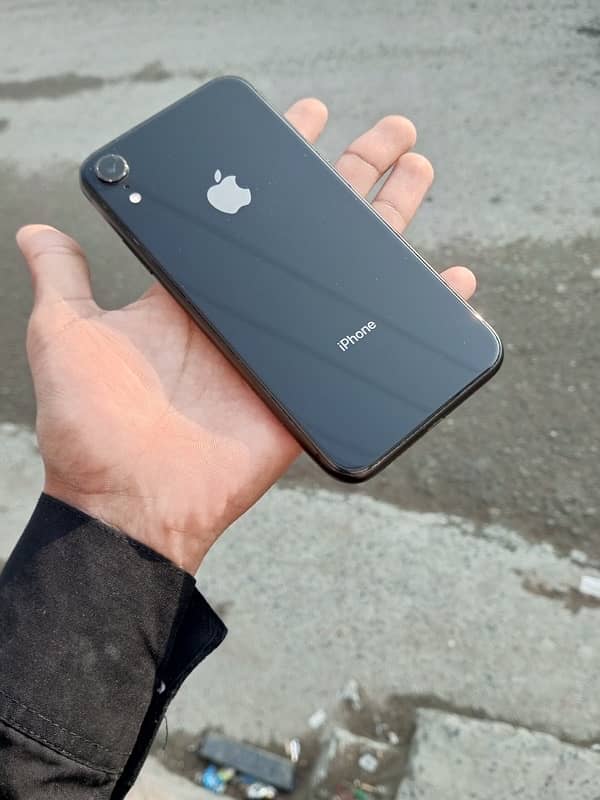 Iphone xr 64gb  batrry 84 all ok 6