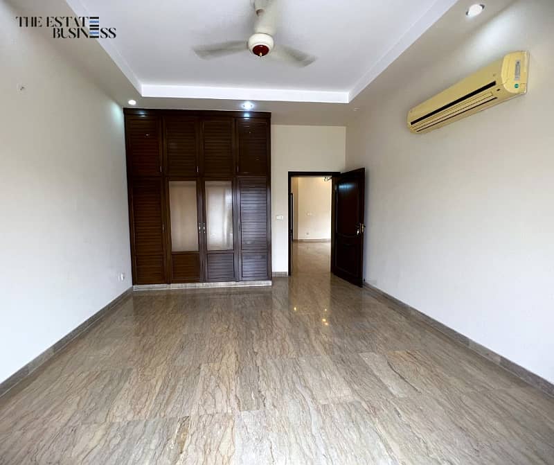 Very Stylish 1 Kanal Upper Portion Available For Rent. 8