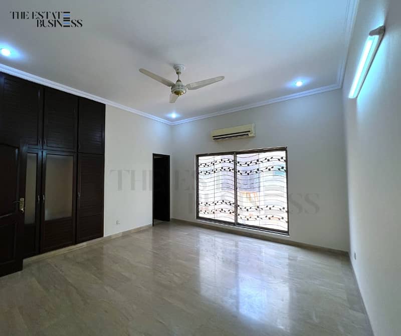 Very Stylish 1 Kanal Upper Portion Available For Rent. 9