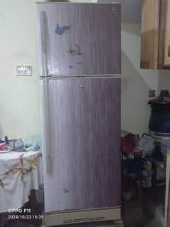 PEL ka full size ka freezer ha