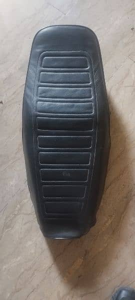 Honda 125 seat 1