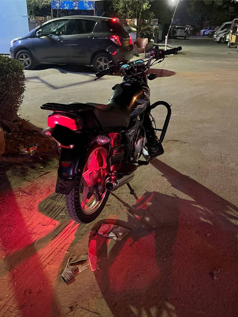 Suzuki GS 150 SE 2022 4