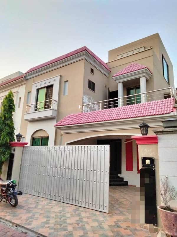 10 Marla House Available For Rent In Overseas A Block Bahria Town Lahore 0