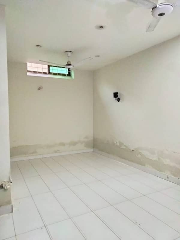 10 Marla House Available For Rent In Overseas A Block Bahria Town Lahore 11