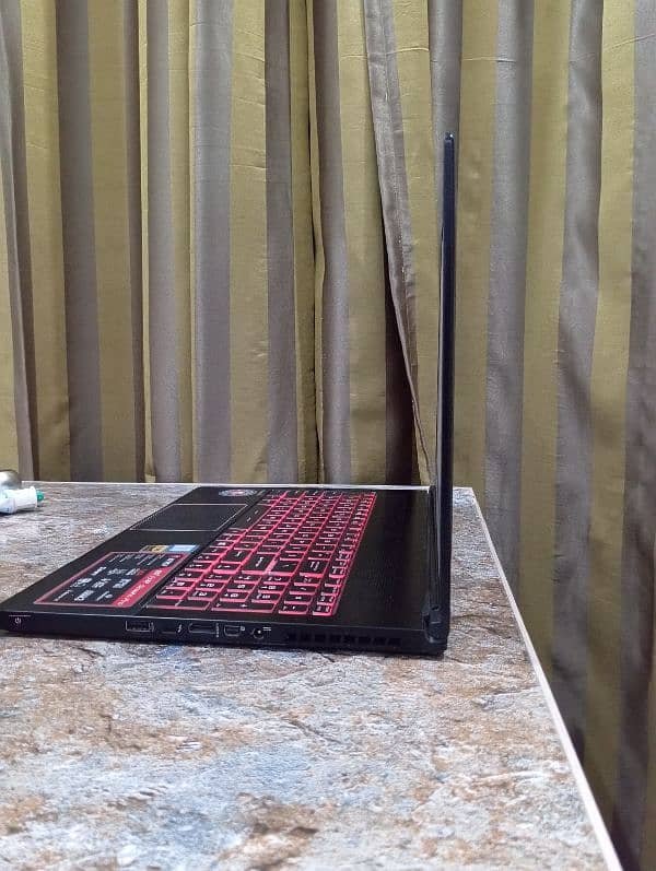 MSI GS stealth Pro gaming laptop and workstation in V. Good condition 4