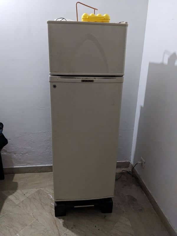 dawlance small fridge 2