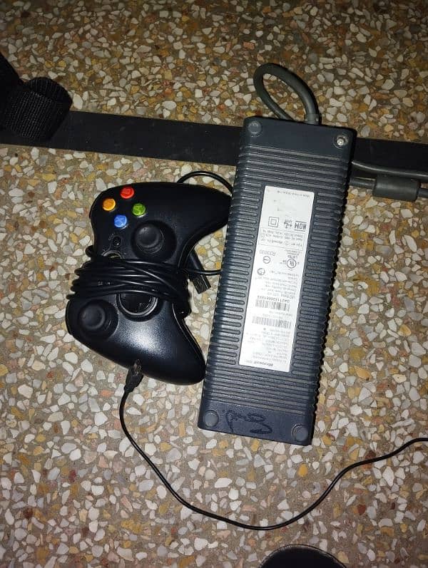 XBOX 360 REMOTE AND POWER SUPPLY 1