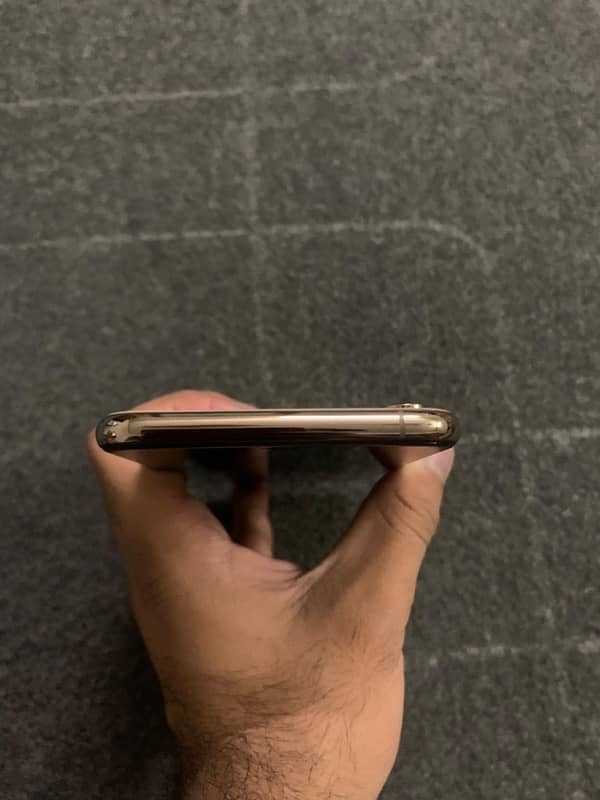 iPhone XS Max 64gb factory unlock non pta 5