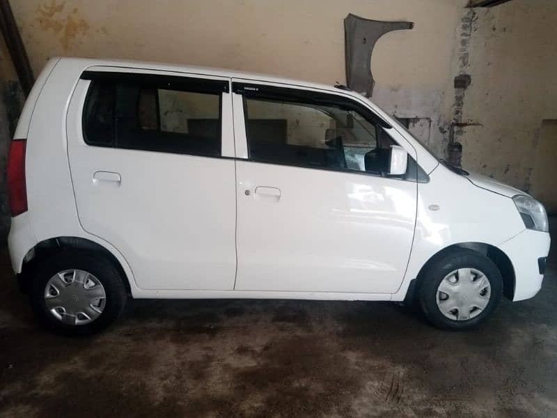 Suzuki Wagon R 2017 1