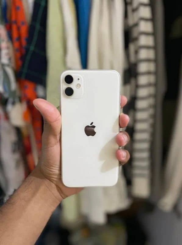 iPhone 11 white 1