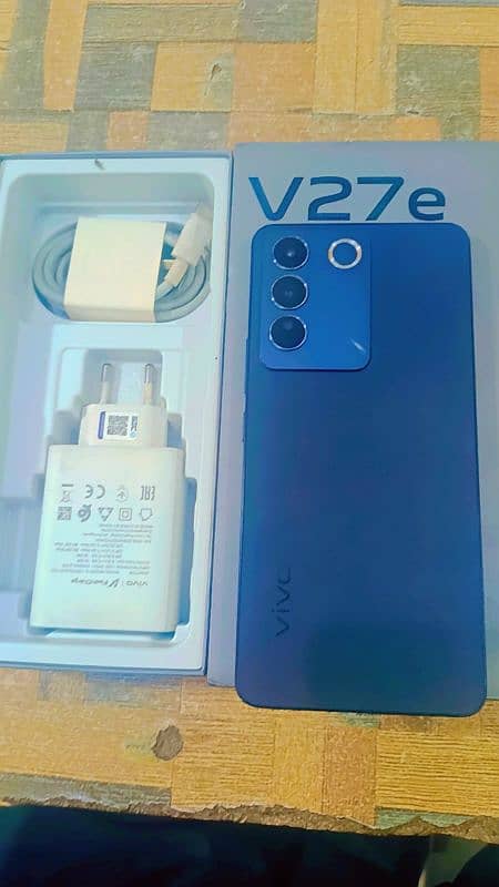 Vivo v27e 16/256 _1 month warranty available 3