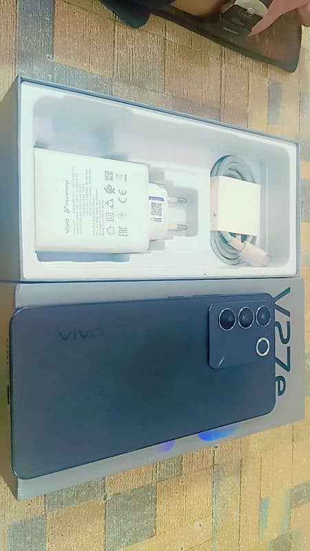 Vivo v27e 16/256 _1 month warranty available 5