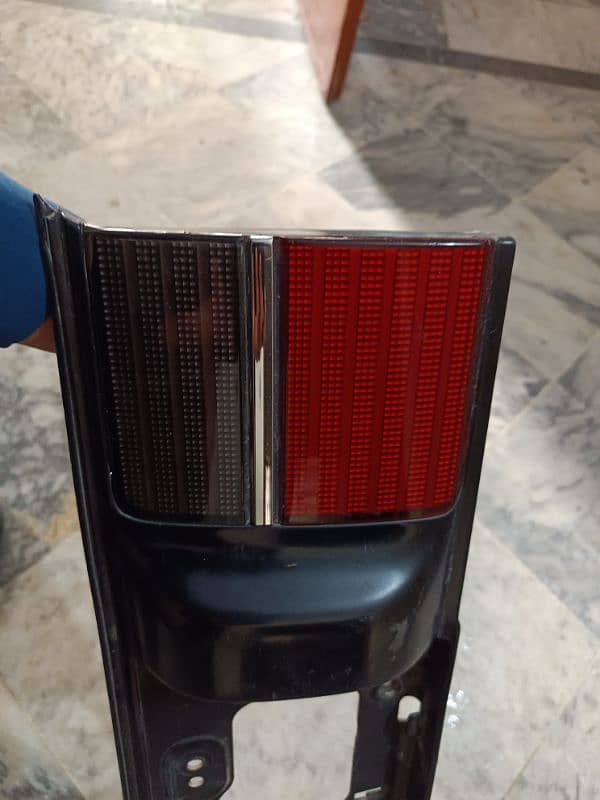 88 corolla back lights center piece 4