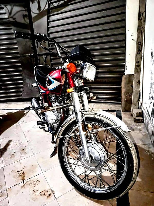 Honda 125 in good condition||brand 2015 model contact me 2