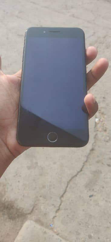 iphone 7 plus black 32GB Official pta Approved 1