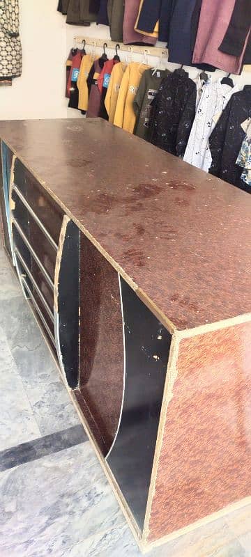 Table for sale 6×3 heavy wood 1