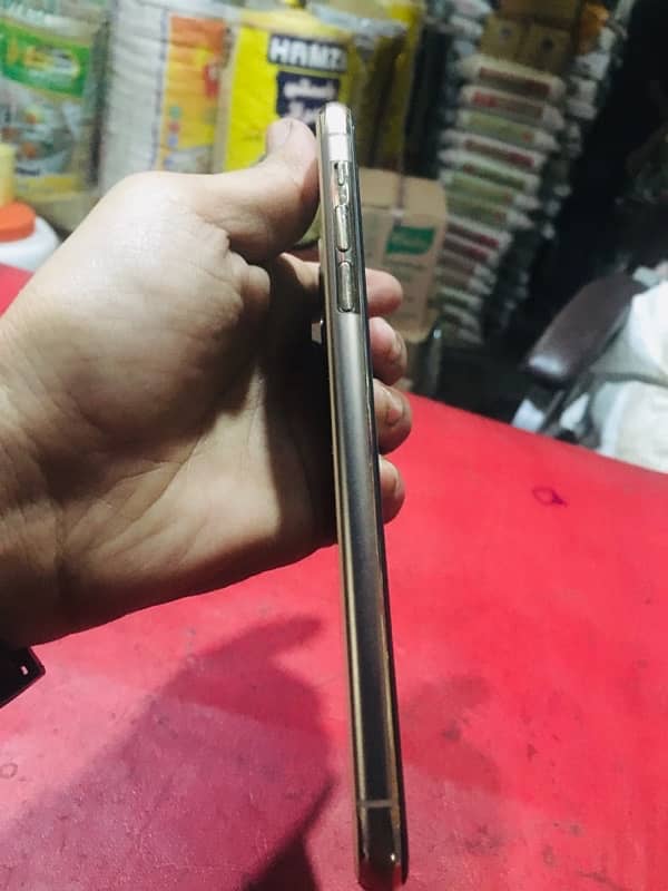 Assalam o alaikom i phone 11 pro max 256 Gb Pta Approved 3