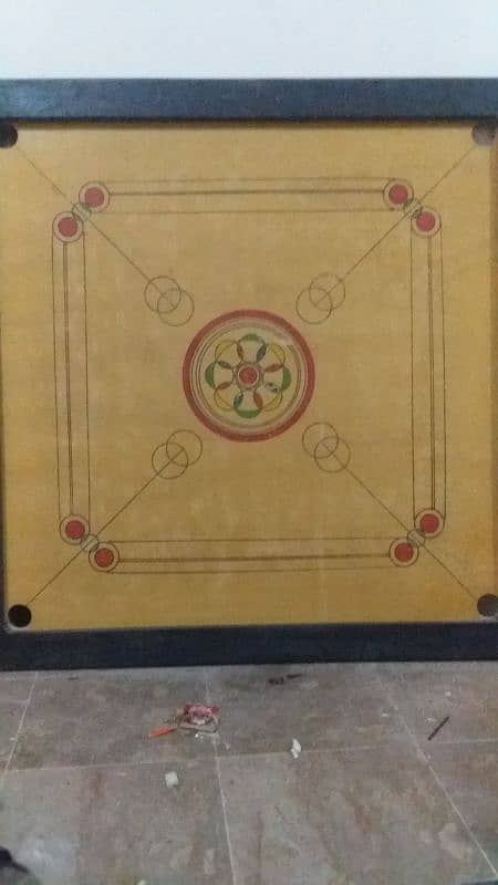 GOOD CONDITION CARROM BOARD COMPLETE SET 0