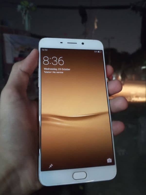 OPPO R9 plustm 10 by 10 Condition    6 GB Ram       128 Rom 0