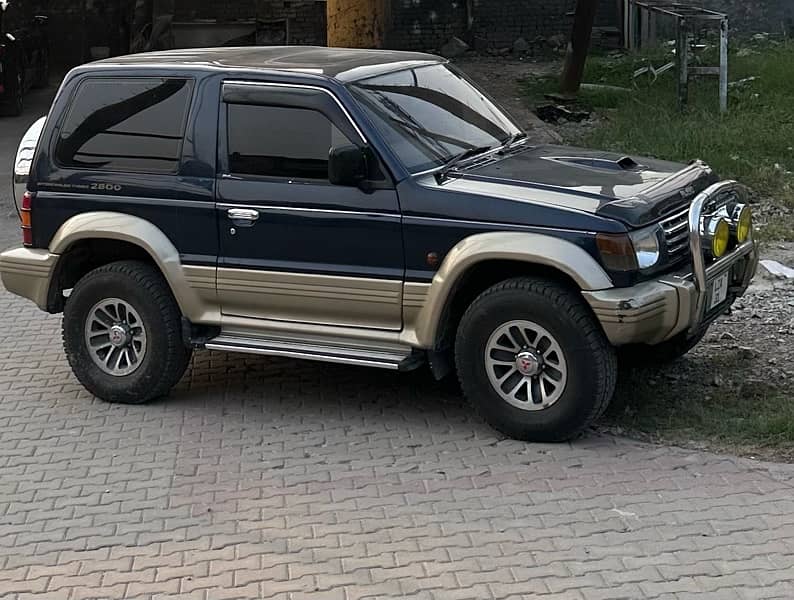 Mitsubishi Pajero 1993 5