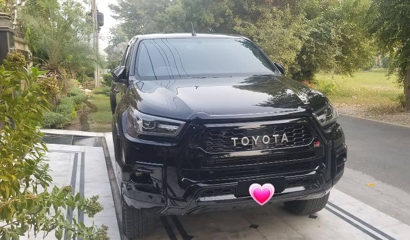 Toyota Hilux 2024 1