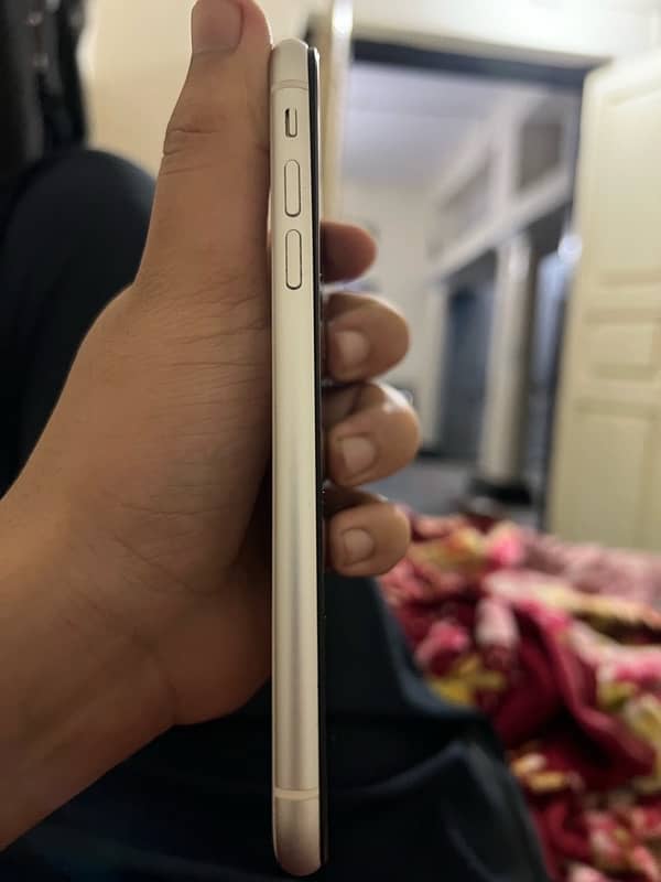 iphone 11 64gb Non PTA/ LLA MODEL 2