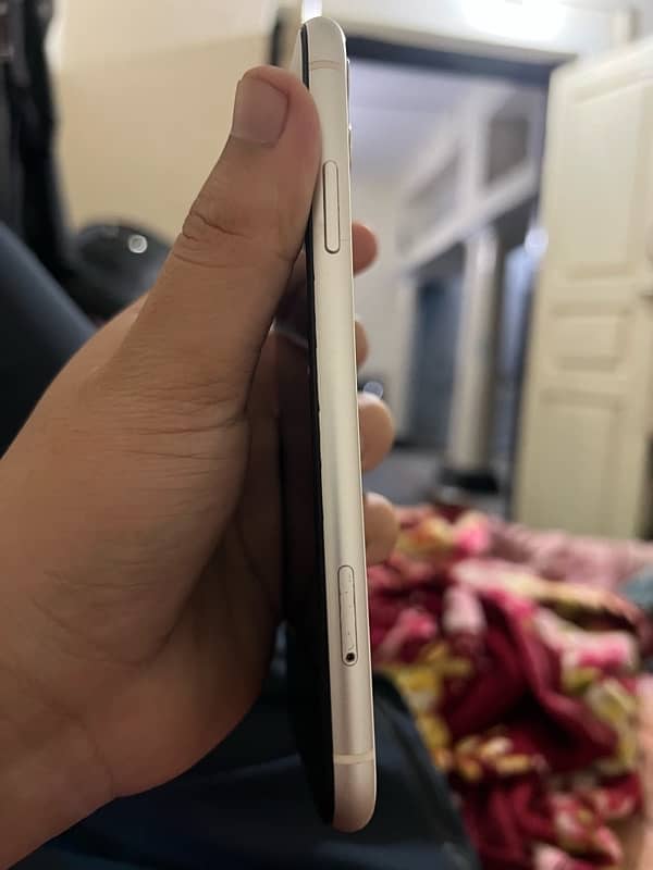 iphone 11 64gb Non PTA/ LLA MODEL 4