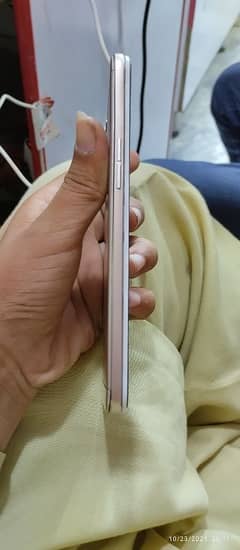 Oppo F1s