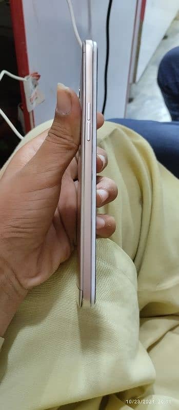 Oppo F1s 0