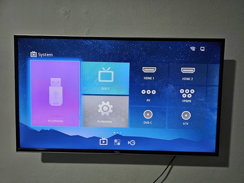 TCL 40 inch LED smart TV Full HD 2