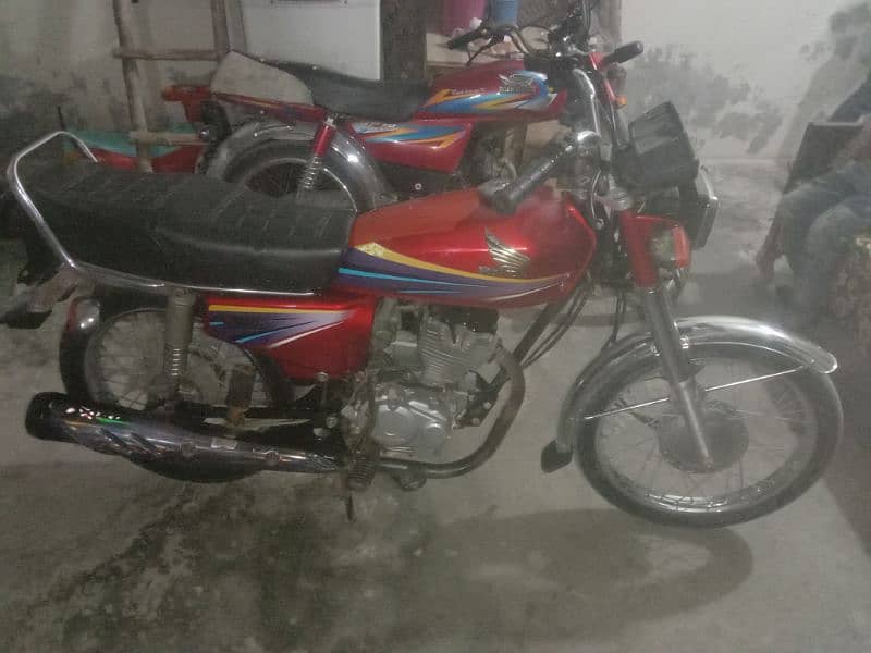 Honda CG 125 red colour to stop 2012 model 03083847612 0