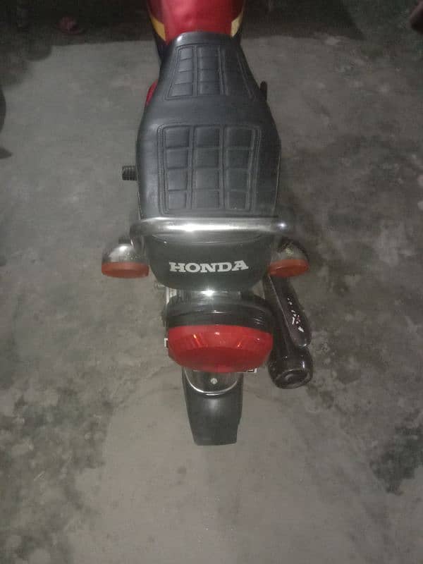 Honda CG 125 red colour to stop 2012 model 03083847612 1