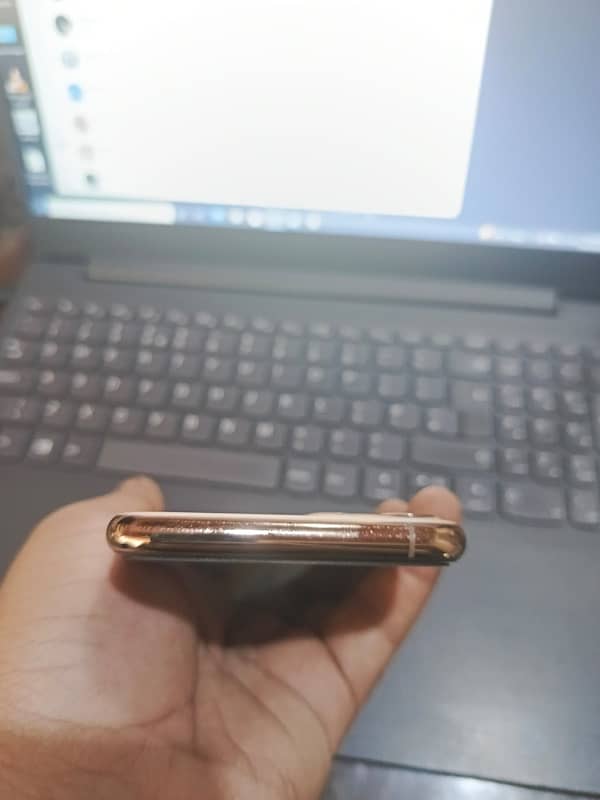 Iphone 11 pro PTA 4