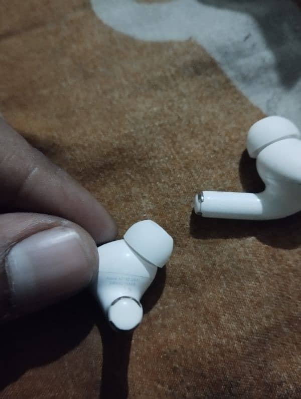 Airpods pro 2nd generation Made in USA 4