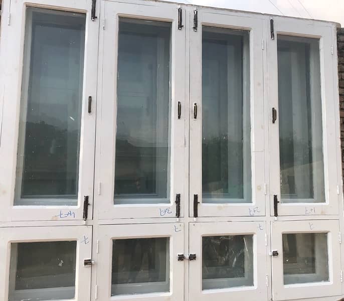 Wooden Windows in excellent condition for Sale 0