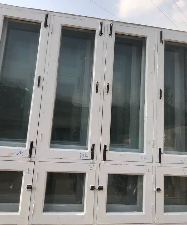 Wooden Windows in excellent condition for Sale 1