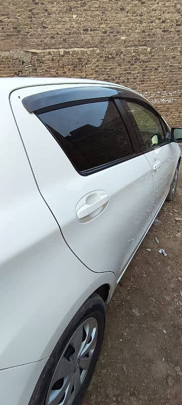 Toyota Vitz 2015 9