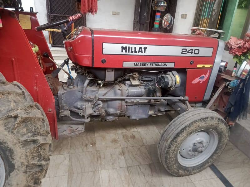 240 tractor trolley And hall . new condition 4