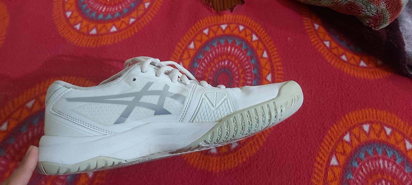 Used original ASICS Premium Sports Shoes 5